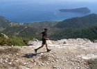thassos ipsarion-trail-running 023  Μαυρογιάννης Παύλος, με φόντο τα Κοίνυρα και το ομώνυμο νησί.